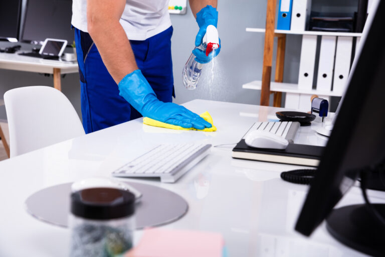 4 advantages of hiring professionals for office and commercial deep cleaning services