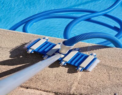 vertical shot of brush and suction hose of a pool cleaner on the curb before starting to clean qit2ku9ygn2owhamcdpnqnr953g2ymthj7zkaqgc14